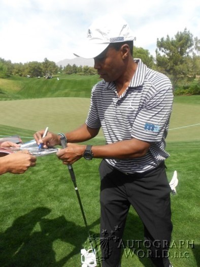 Sugar Ray Leonard autograph