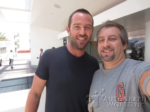 Sullivan Stapleton autograph
