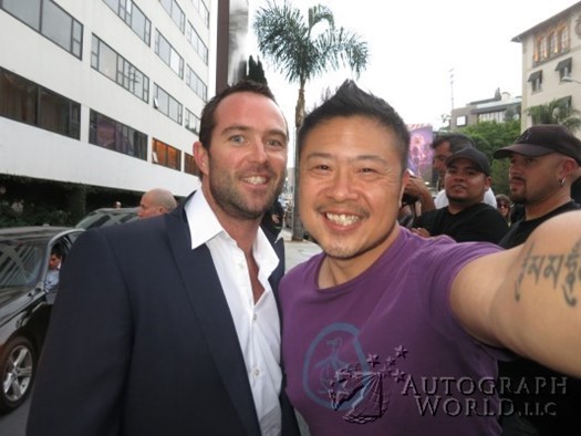 Sullivan Stapleton autograph
