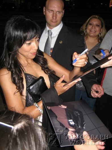 Tamara Taylor autograph