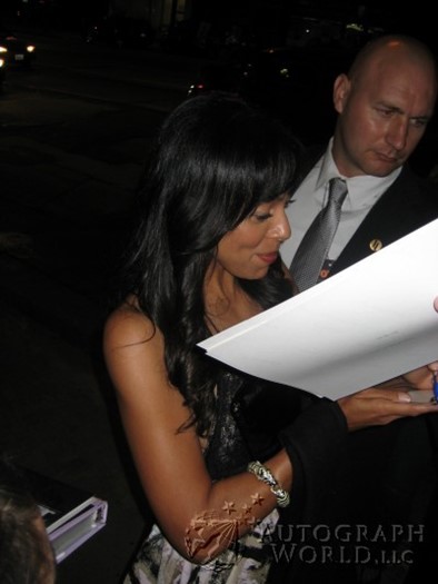 Tamara Taylor autograph