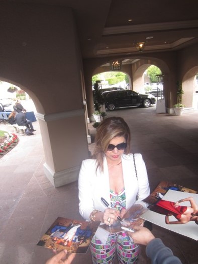 Tanya Callau autograph