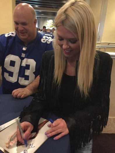 Tara Reid autograph