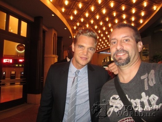 Taylor Handley autograph