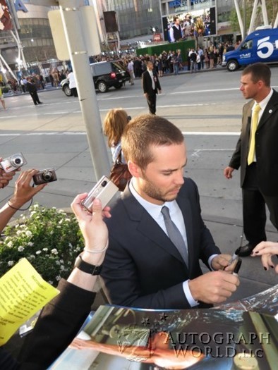 Taylor Kitsch autograph