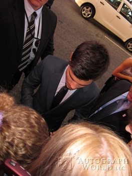 Taylor Lautner autograph