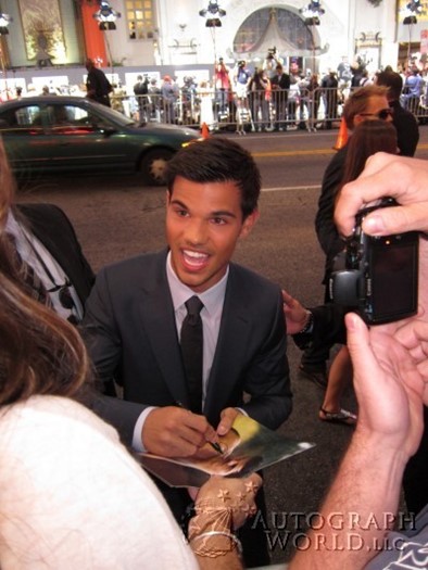 Taylor Lautner autograph