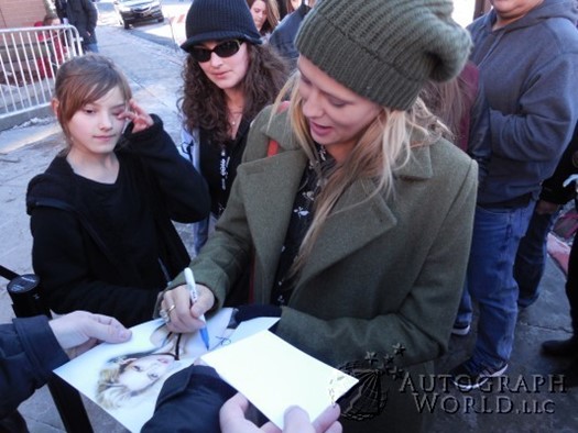 Teresa Palmer autograph