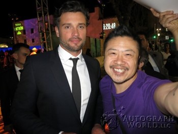 Tom Welling autograph