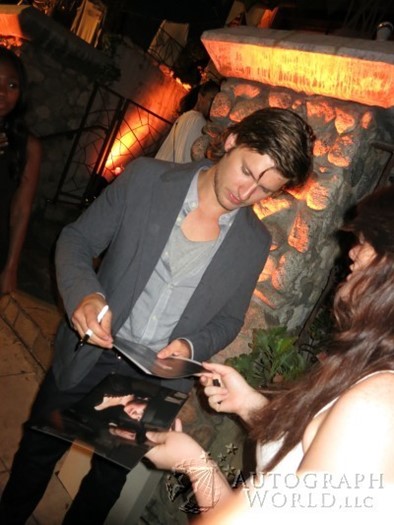 Tom  Weston-Jones autograph