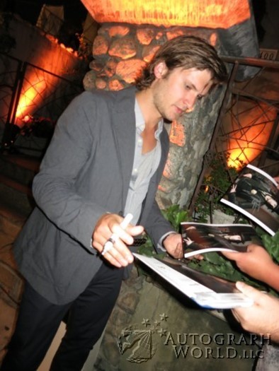 Tom  Weston-Jones autograph