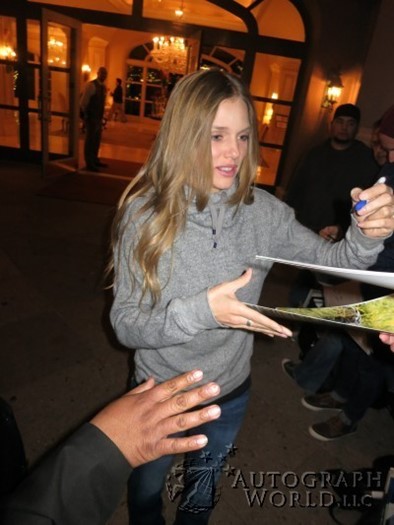 Tracy Spiridakos autograph