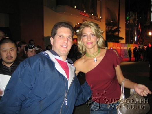 Tricia Helfer autograph