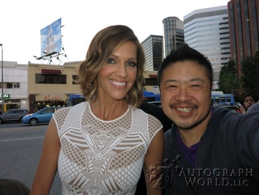 Tricia Helfer autograph