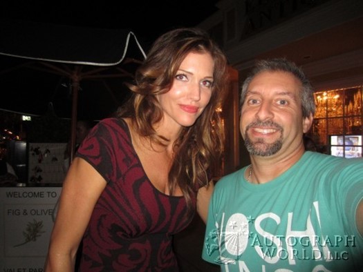 Tricia Helfer autograph