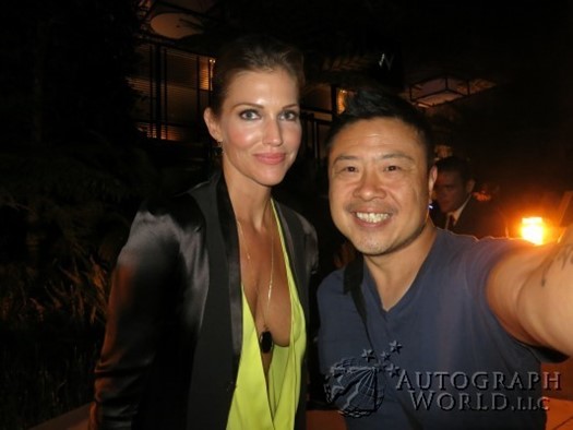 Tricia Helfer autograph