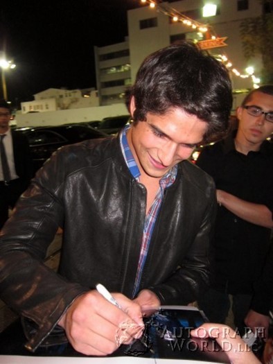 Tyler Posey autograph