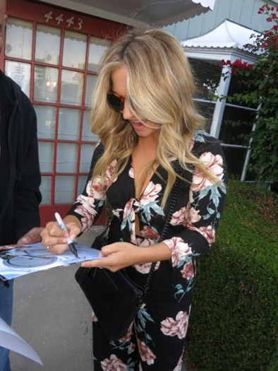 Vanessa Ray autograph
