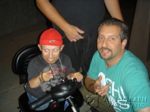 Verne Troyer autograph