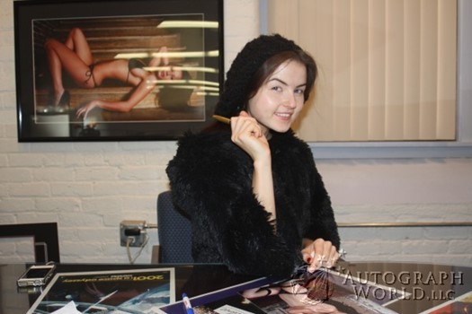 Veronica LaVery autograph