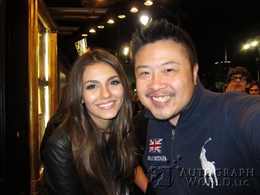 Victoria Justice autograph