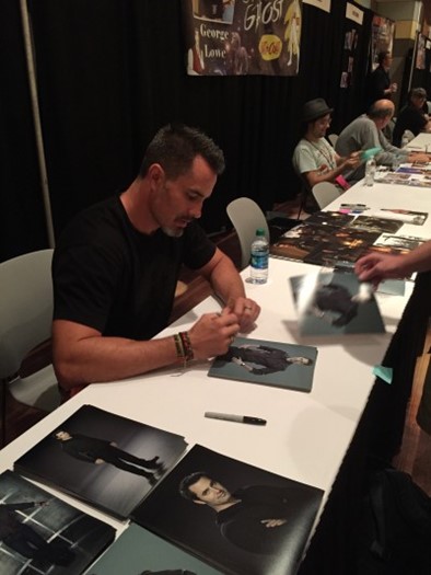 Victor Webster autograph