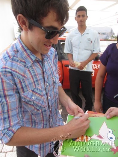 Vincent Martella autograph