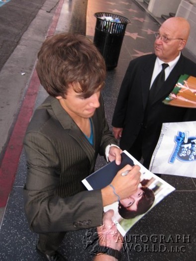 Vincent Martella autograph