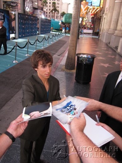 Vincent Martella autograph