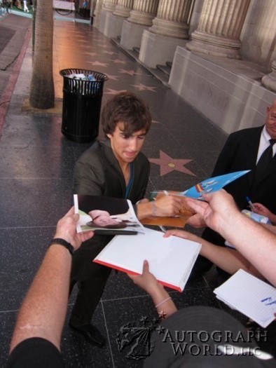 Vincent Martella autograph