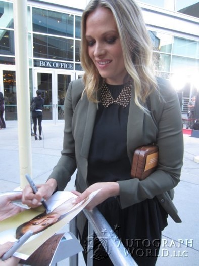 Vinessa Shaw autograph