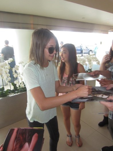Willa Holland autograph