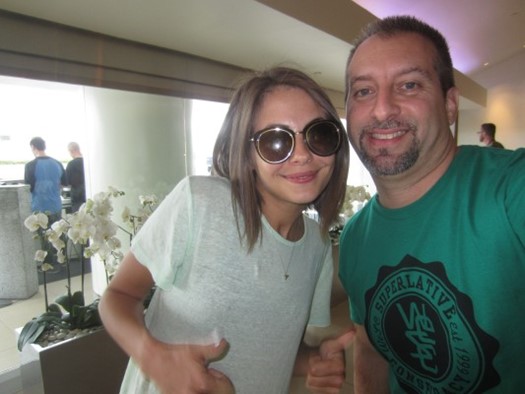 Willa Holland autograph