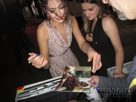 Willa Holland autograph