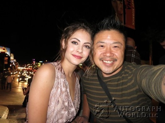Willa Holland autograph