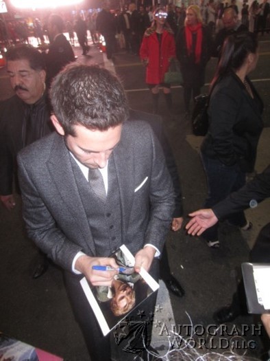Zachary Levi autograph