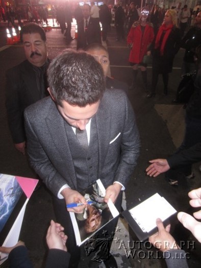 Zachary Levi autograph