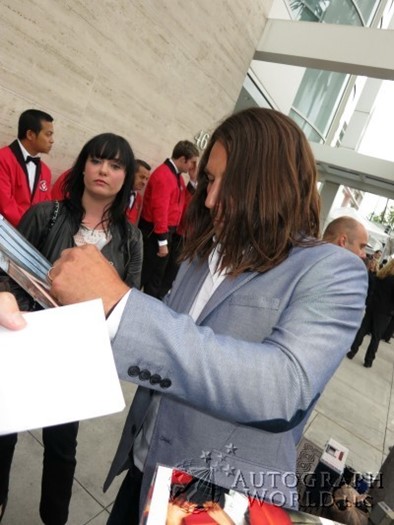 Zach McGowan autograph