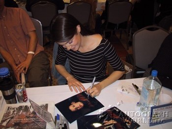 Zoe McLellan autograph